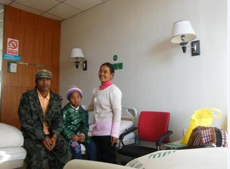 佤族女孩角膜移植成功“八年了，终于看见父亲模样”
