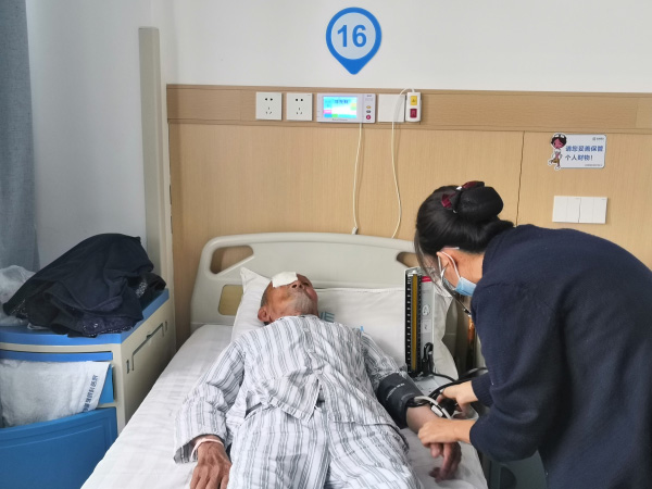 打破"结界"！普瑞眼科医院成功为112岁老人开展白内障手术